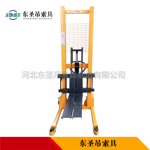 液壓堆高車使用輕巧便捷與設(shè)計(jì)方案何關(guān)系？--河北東圣吊索具制造有限公司--小型攪拌機(jī)|石材夾具|液壓堆高車|手動(dòng)叉車