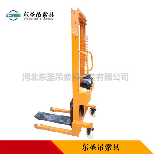 半電動液壓升降堆高車側(cè)面展示--河北東圣吊索具制造有限公司--液壓堆高車|手動叉車|小型攪拌機(jī)|石材夾具
