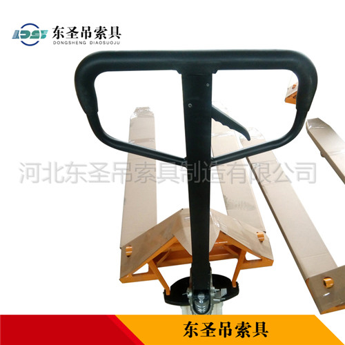 手拉葫蘆叉車--河北東圣吊索具制造有限公司--手動(dòng)叉車|液壓堆高車|小型攪拌機(jī)|石材夾具