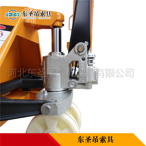 手拉葫蘆叉車--河北東圣吊索具制造有限公司--手動(dòng)叉車|液壓堆高車|小型攪拌機(jī)|石材夾具
