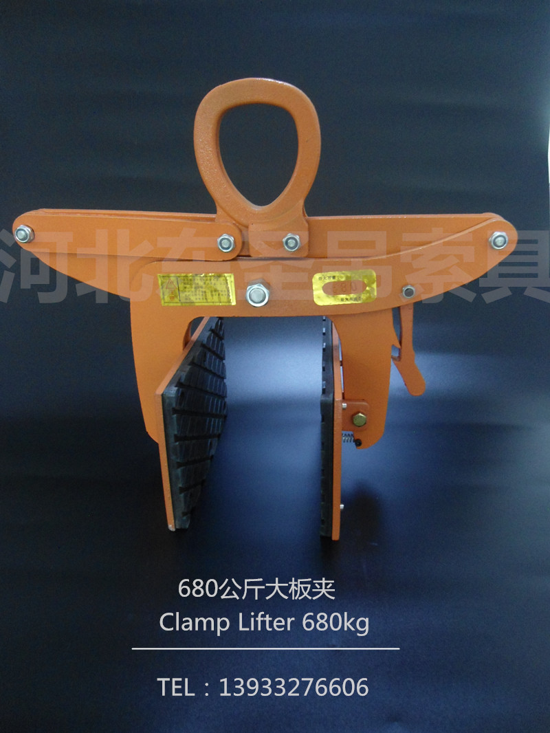 路沿石夾子膠墊子花紋細(xì)節(jié)--河北東圣吊索具制造有限公司--石材夾具|小型攪拌機(jī)|液壓堆高車(chē)|手動(dòng)叉車(chē)